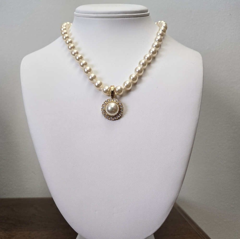 Roman Vintage Pearl Necklace with Pendant